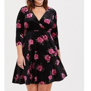 New Torrid BLACK FLORAL VELVET SKATER DRESS